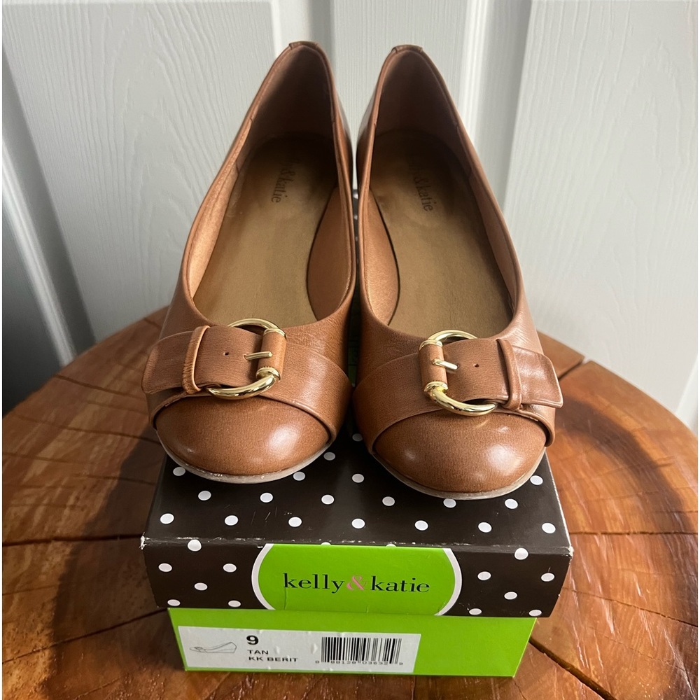 💕Kelly & Katie tan wedges with box in size 9